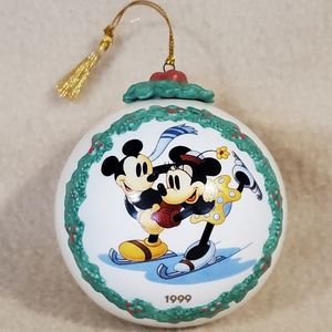 1999 Walt Disney on Ice Mickey & Minnie Classics Collection Ornament w/box & COA